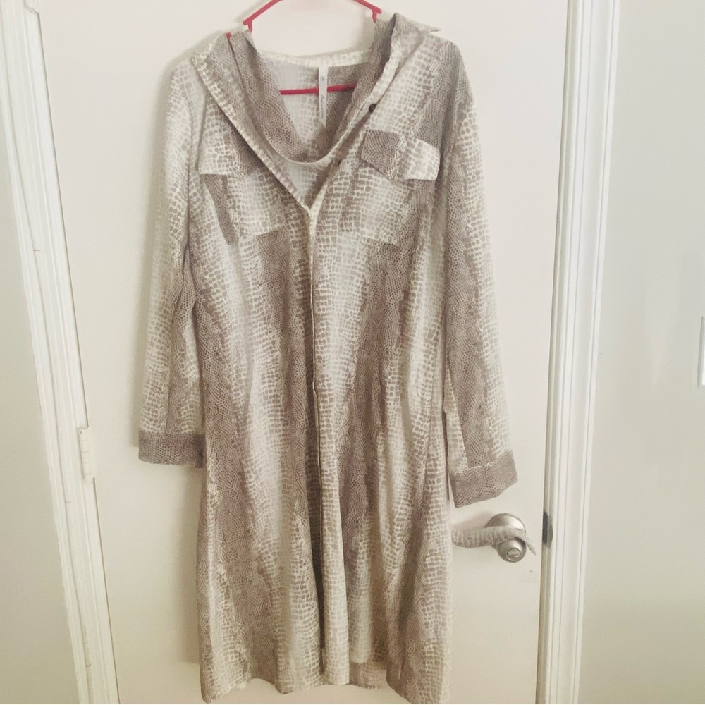 Cream/gray midi snakeskin print dress w/opt.belt